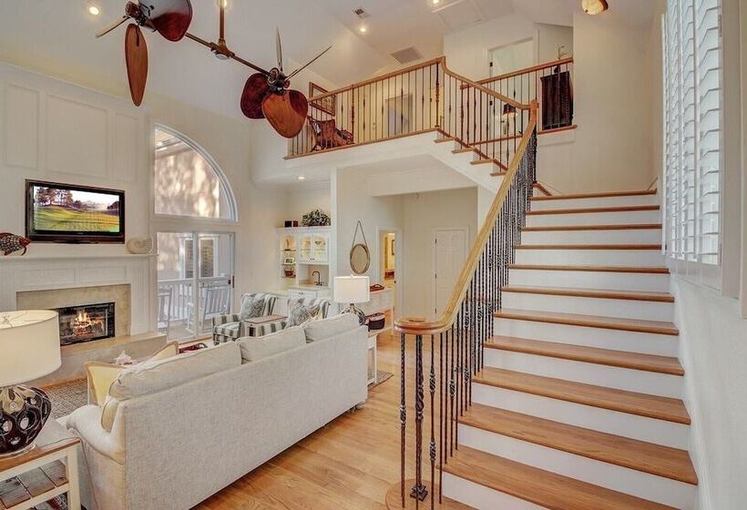 28 Beachwood West By Avantstay Close To Beach, Multiple Decks & Private Pool!