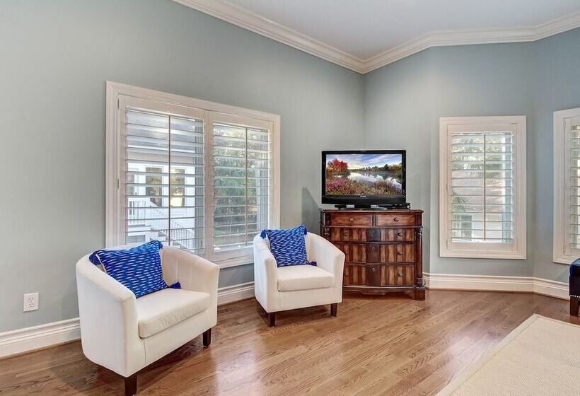 28 Beachwood West By Avantstay Close To Beach, Multiple Decks & Private Pool!