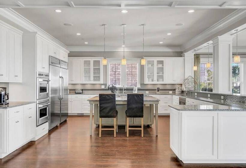 3100 Palm Boulevard By Avantstay Beachfront, Ocean Views, Private Pool