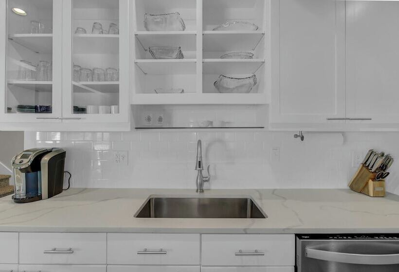 3704 Cameron By Avantstay Pool Bar Multiple Balconies!