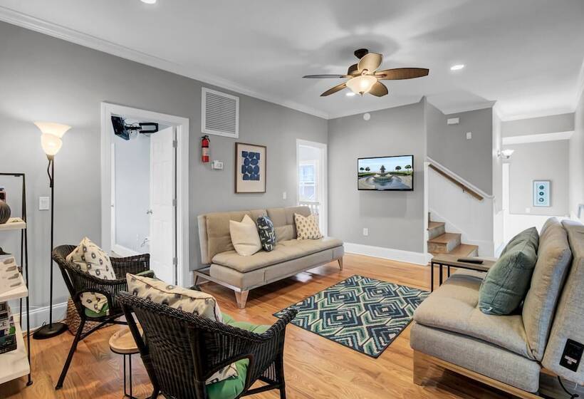 3800 Cameron Boulevard Avantstay Pool, Ocean Views, Deck