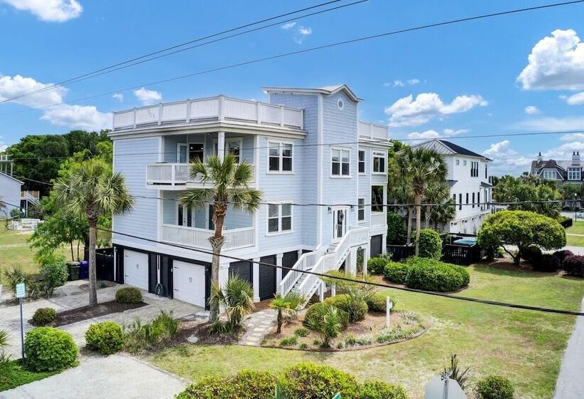 3800 Cameron Boulevard Avantstay Pool, Ocean Views, Deck