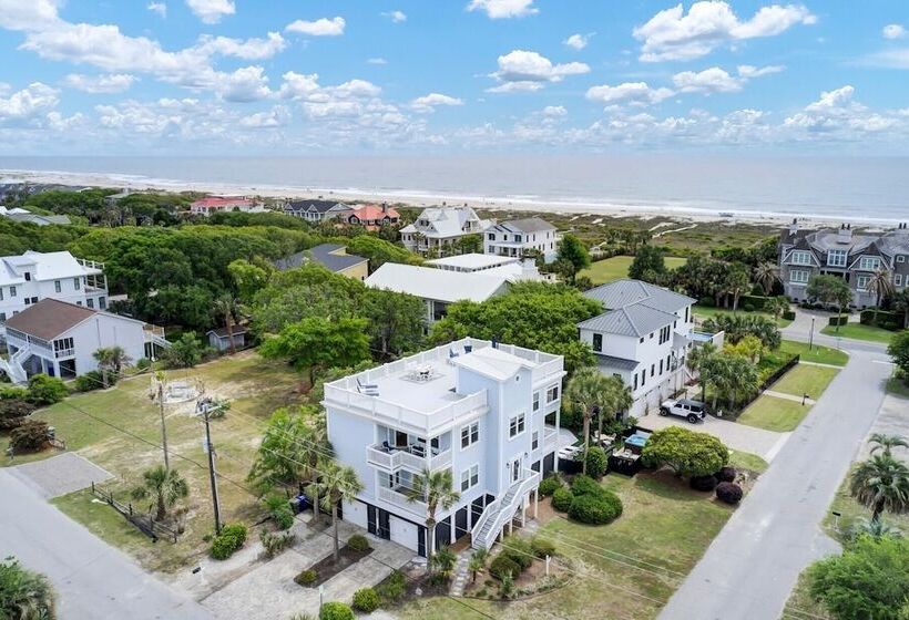 3800 Cameron Boulevard Avantstay Pool, Ocean Views, Deck