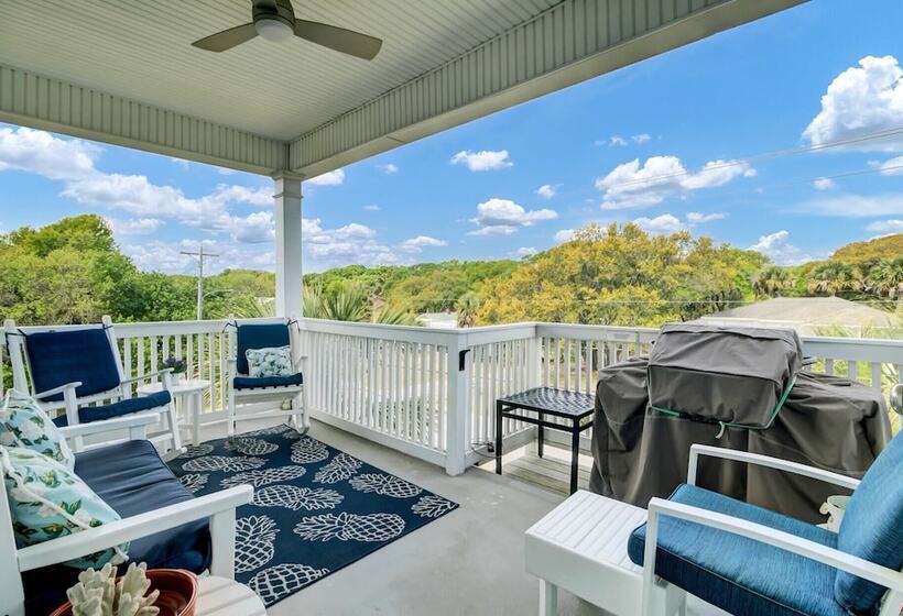 3800 Cameron Boulevard Avantstay Pool, Ocean Views, Deck