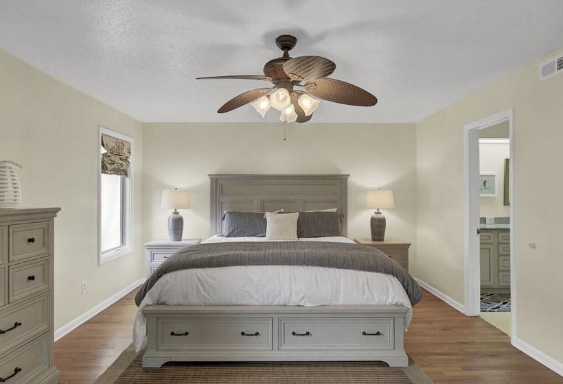 401 Yacht By Avantstay Marina View, Pool, Porch