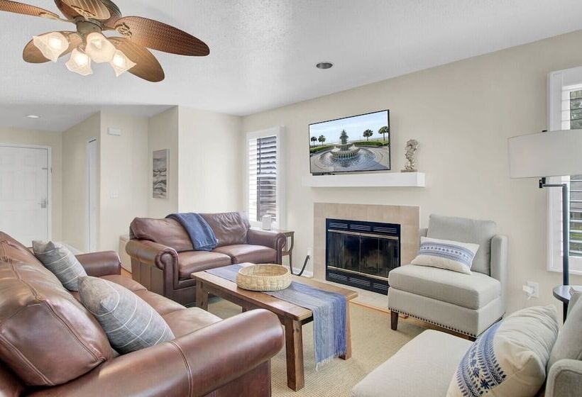 401 Yacht By Avantstay Marina View, Pool, Porch