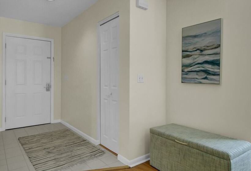 401 Yacht By Avantstay Marina View, Pool, Porch