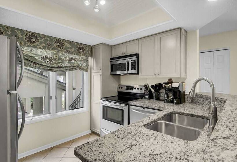 401 Yacht By Avantstay Marina View, Pool, Porch