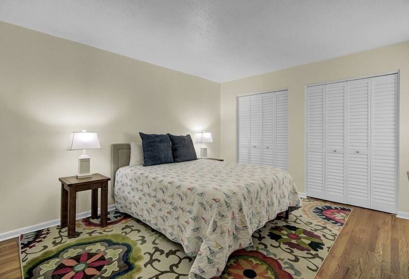 401 Yacht By Avantstay Marina View, Pool, Porch