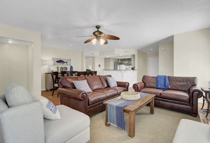 401 Yacht By Avantstay Marina View, Pool, Porch