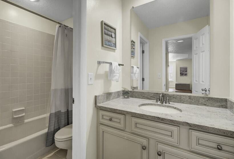 401 Yacht By Avantstay Marina View, Pool, Porch