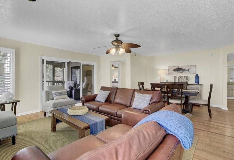 401 Yacht By Avantstay Marina View, Pool, Porch