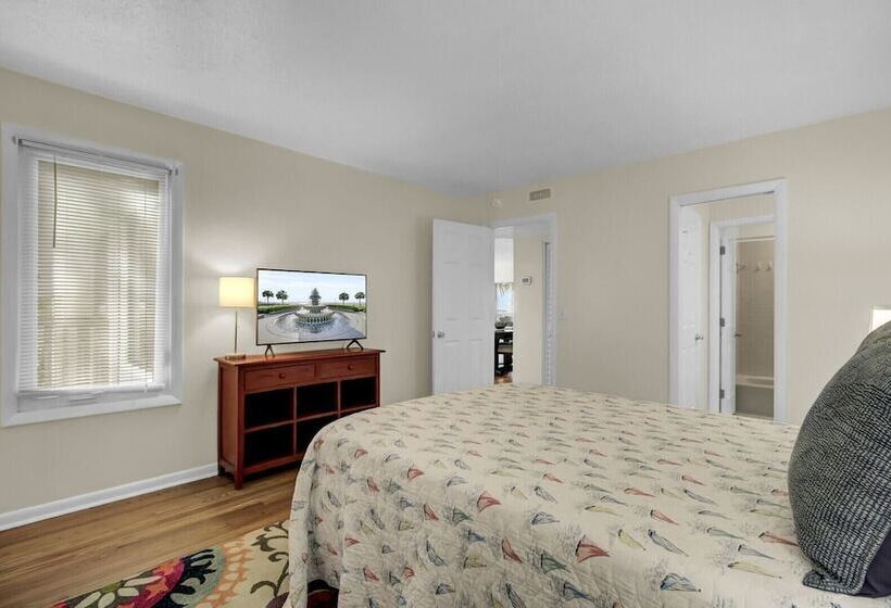 401 Yacht By Avantstay Marina View, Pool, Porch