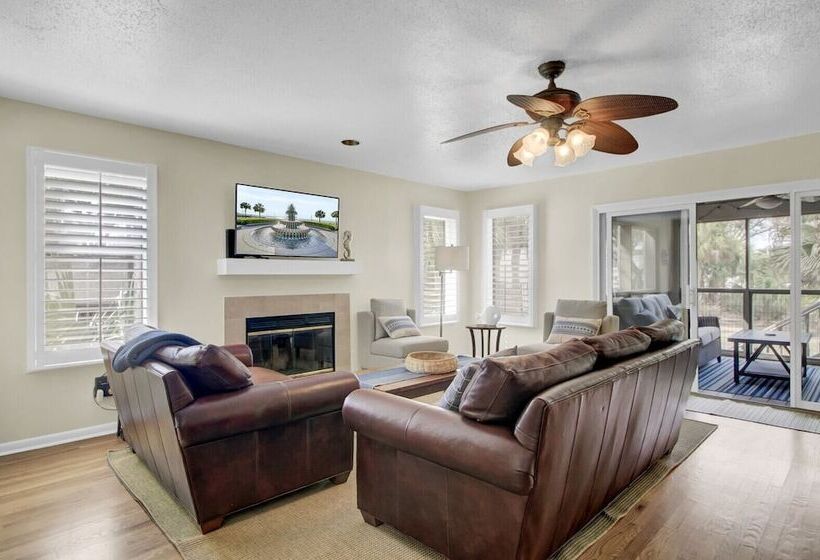 401 Yacht By Avantstay Marina View, Pool, Porch