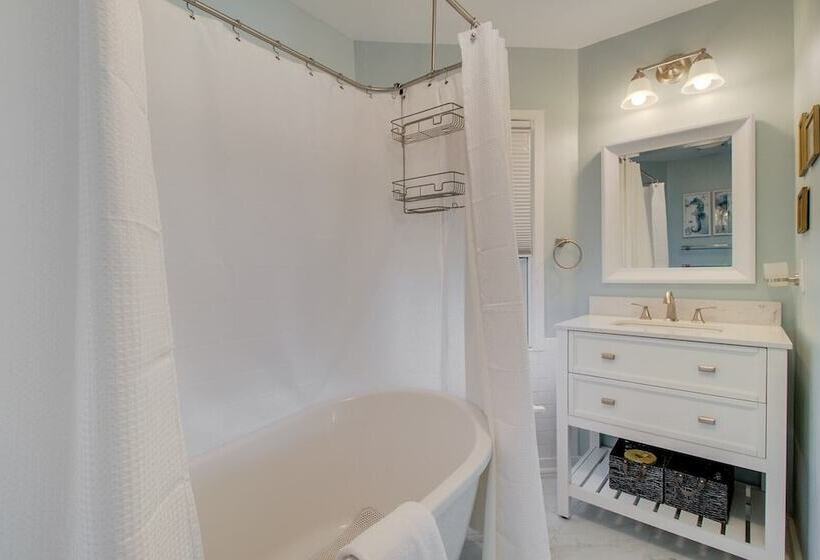 72 Pelican Bay Avantstay Community Pool, Decks