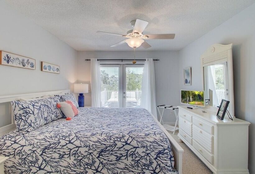 72 Pelican Bay Avantstay Community Pool, Decks