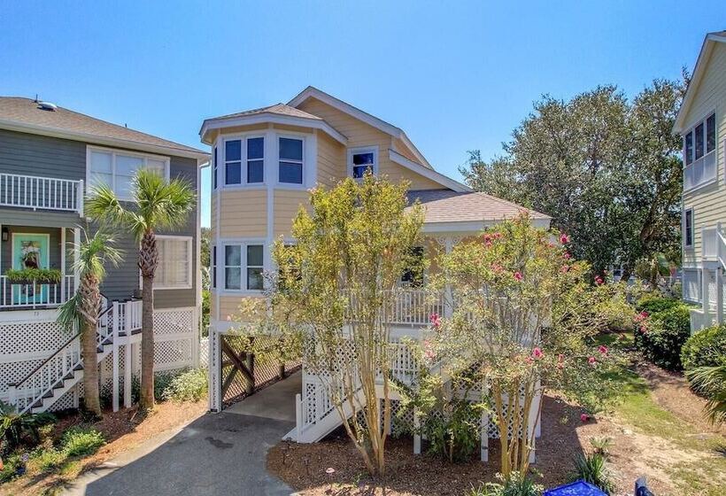 72 Pelican Bay Avantstay Community Pool, Decks