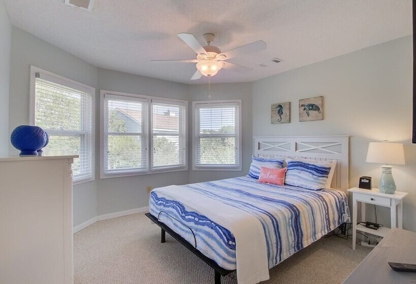 72 Pelican Bay Avantstay Community Pool, Decks