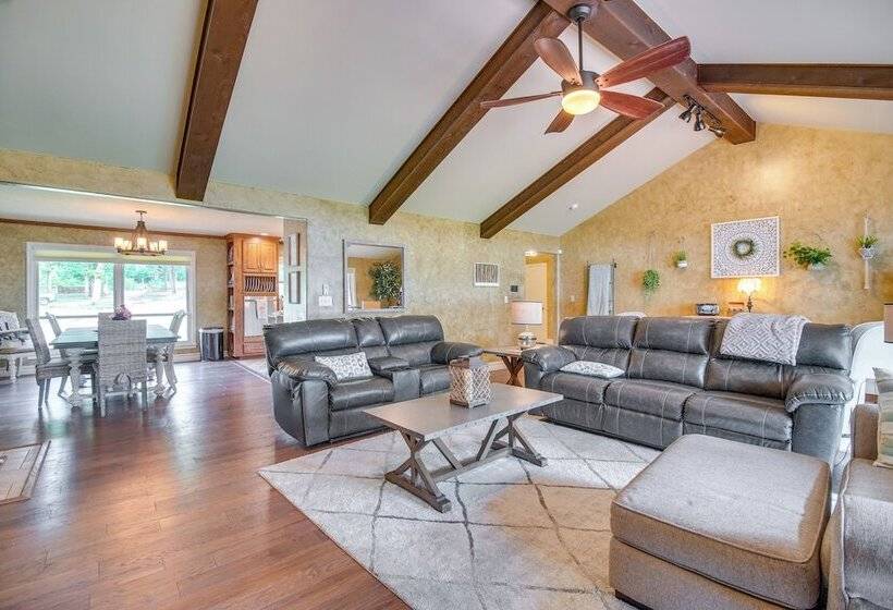 Group Getaway In Afton W/ On Site Lake Access