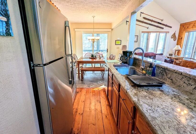 Alpine Allure By Avantstay Indoor Hot Tub, Game Loft, Enclosed Deck