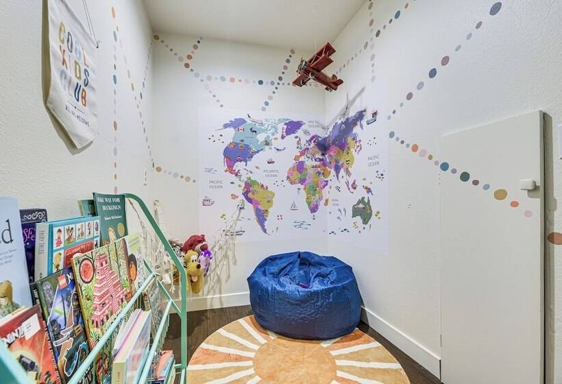 Anderson Island Home W/ Deck: Steps To Lake!