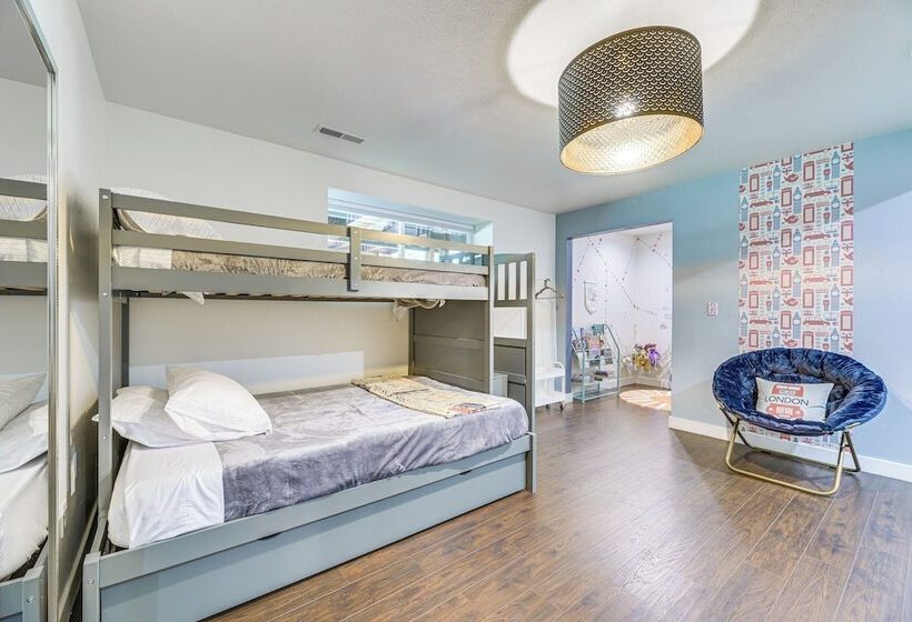 Anderson Island Home W/ Deck: Steps To Lake!