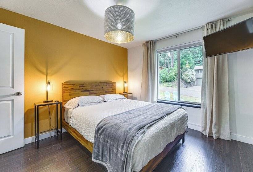 Anderson Island Home W/ Deck: Steps To Lake!