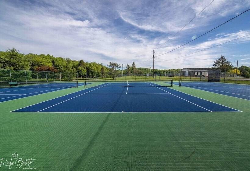 Arrowhead Lake Retreat By Avantstay Shared Pool, Game Room, Firepit