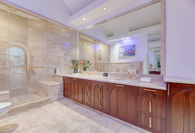 Bay Estate By Avantstay Waterfront, Private Pond