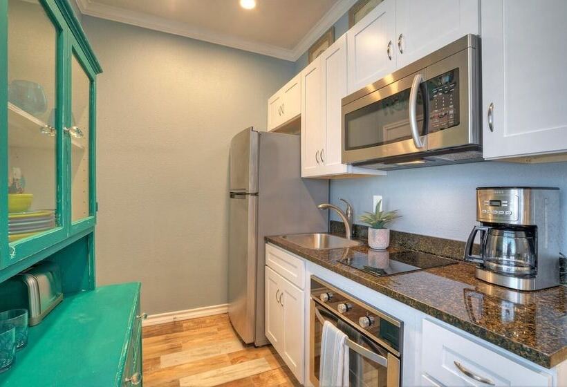 Beach Bungalow By Avantstay Pool + Boardwalk