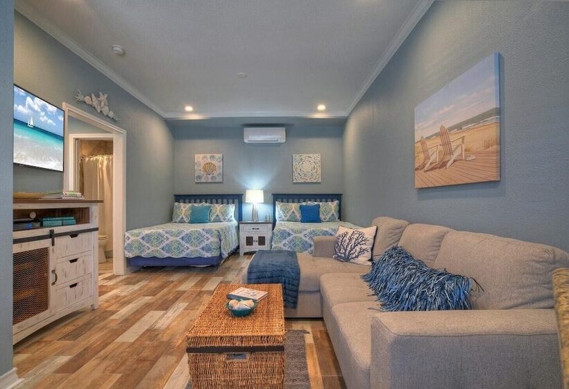 Beach Bungalow By Avantstay Pool + Boardwalk