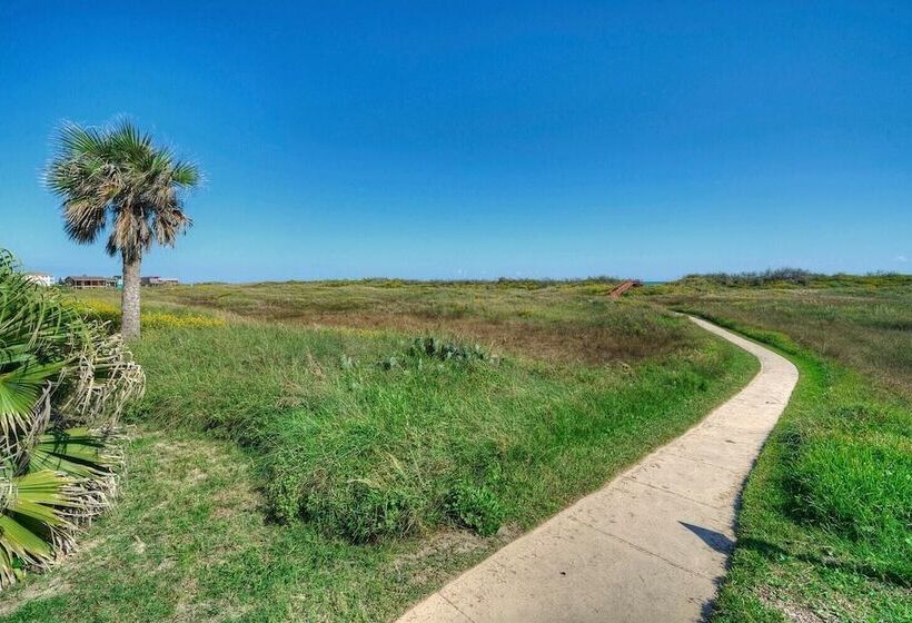 Beach Bungalow By Avantstay Pool + Boardwalk