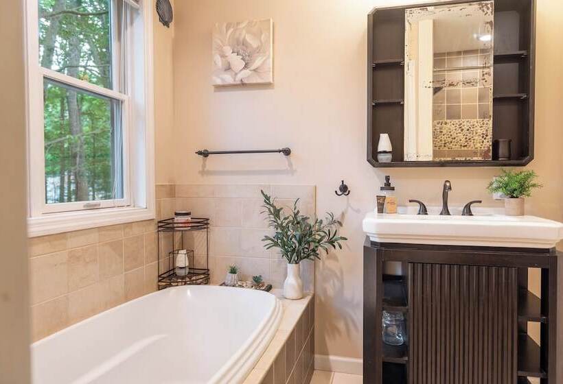 Bear Trail Chalet By Avantstay Retreat W/ Outdoor Living Deck & Fire Pit