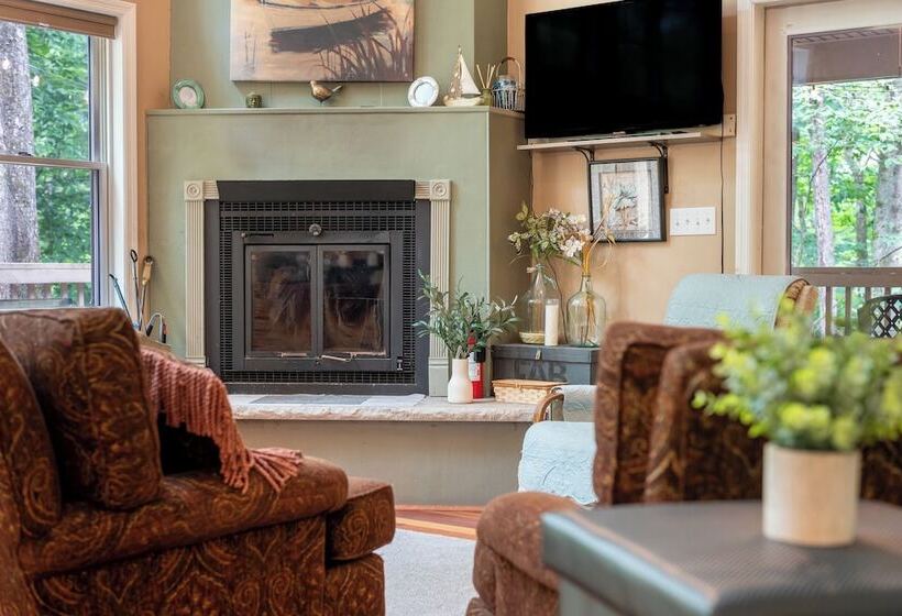 Bear Trail Chalet By Avantstay Retreat W/ Outdoor Living Deck & Fire Pit