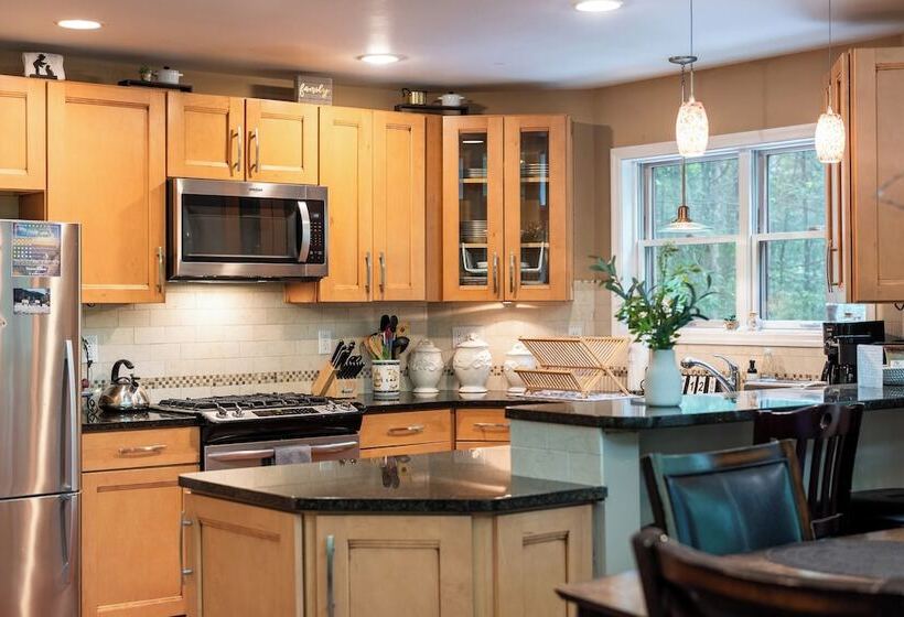 Bear Trail Chalet By Avantstay Retreat W/ Outdoor Living Deck & Fire Pit