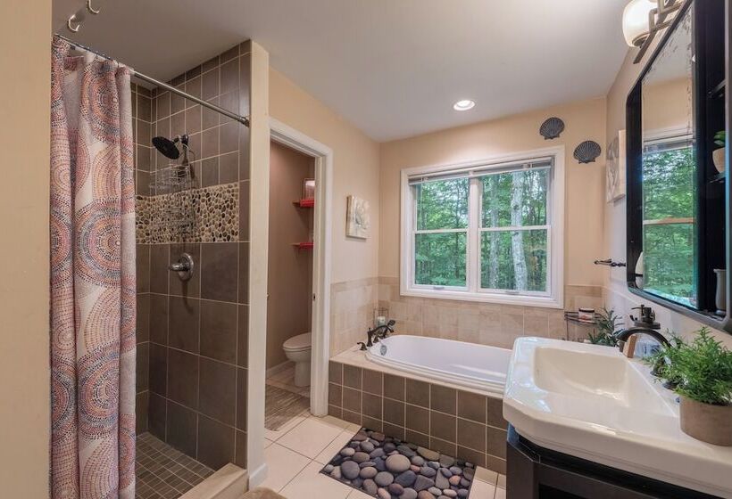 Bear Trail Chalet By Avantstay Retreat W/ Outdoor Living Deck & Fire Pit