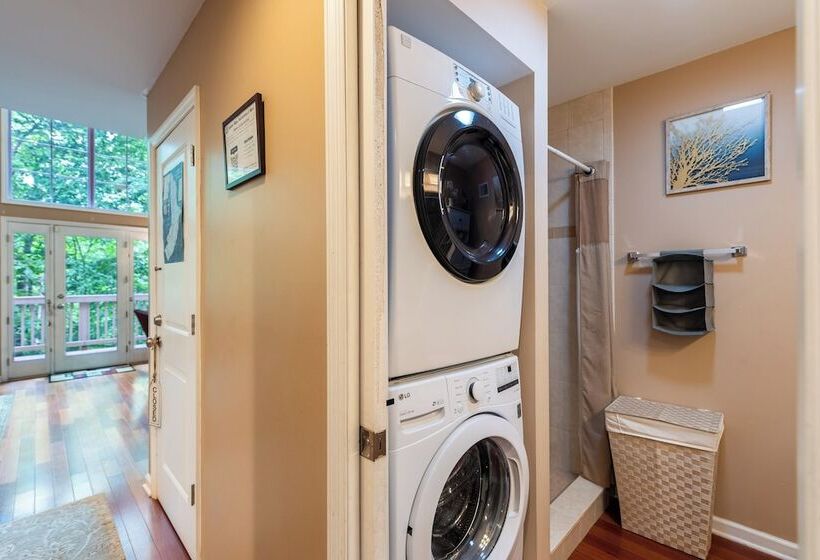 Bear Trail Chalet By Avantstay Retreat W/ Outdoor Living Deck & Fire Pit