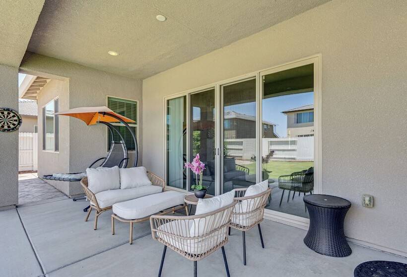 Beautiful Bakersfield Home ~ 8 Mi To Downtown!