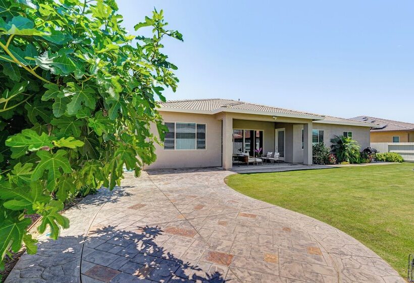 Beautiful Bakersfield Home ~ 8 Mi To Downtown!