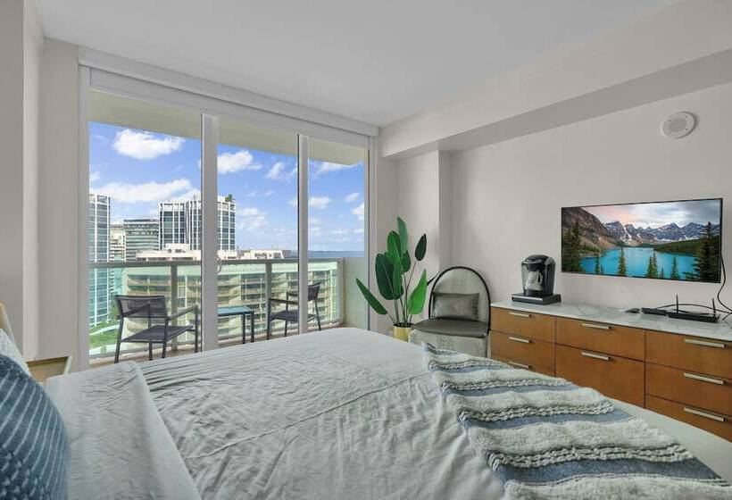 Beautiful Blue Gold Studio Ocean View