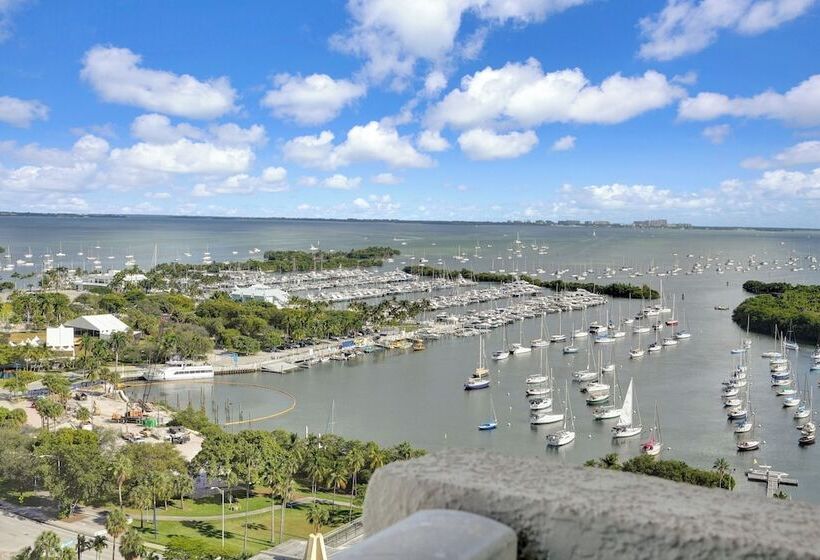 Beautiful Blue Gold Studio Ocean View