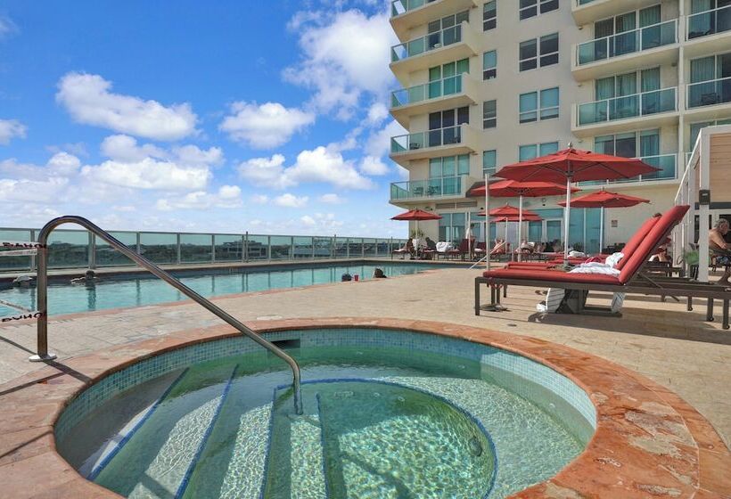 Beautiful Blue Gold Studio Ocean View