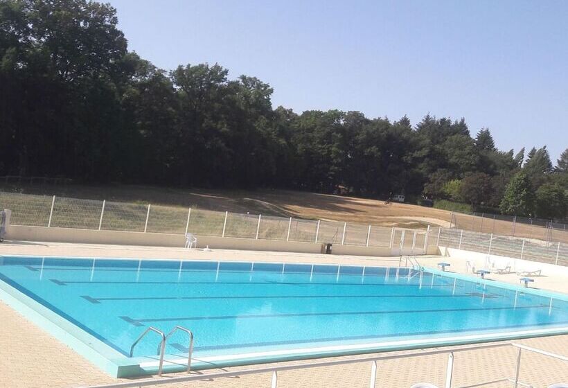 Beautiful Gite With Terrace In Sauze Vaussais