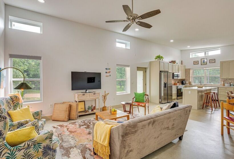 Tranquil Retreat: Half Mi To Cedar Creek Reservoir