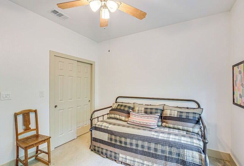 Tranquil Retreat: Half Mi To Cedar Creek Reservoir