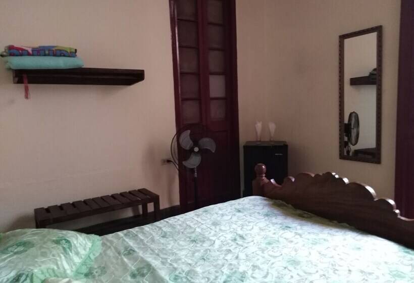 Bed and Breakfast Hostal La Esmeralda