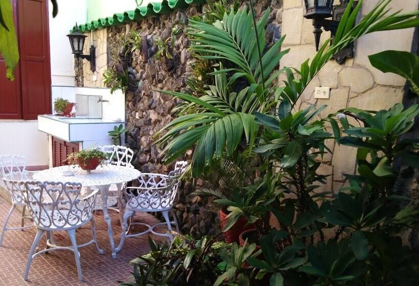 Bed and Breakfast Hostal La Esmeralda