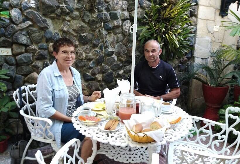 Bed and Breakfast Hostal La Esmeralda