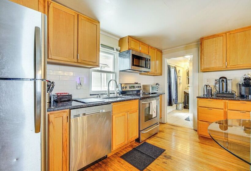 Bennington Gem W/ Smart Tv Near Historic District!