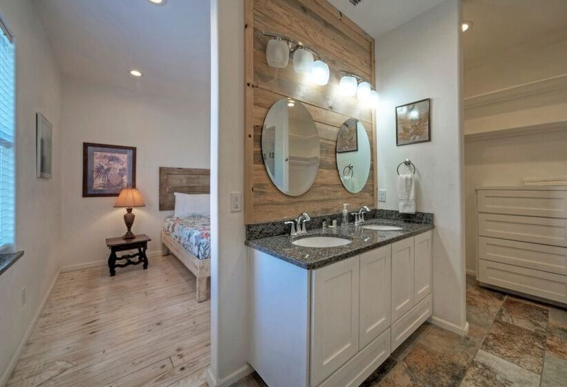 Shared Pool W/ Bay Views, Boat Dock Fishing Big Slough By Avantstay